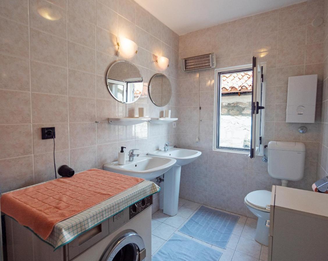 Luise - Four Towers Apartments Rab Town Bagian luar foto